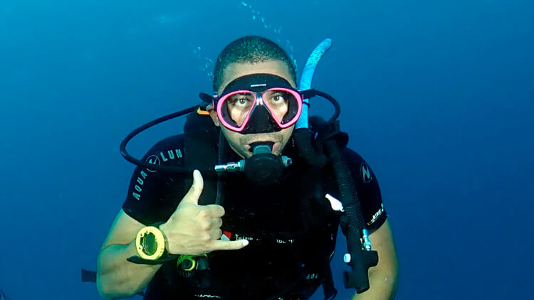 a successfully defogged scuba diving mask
