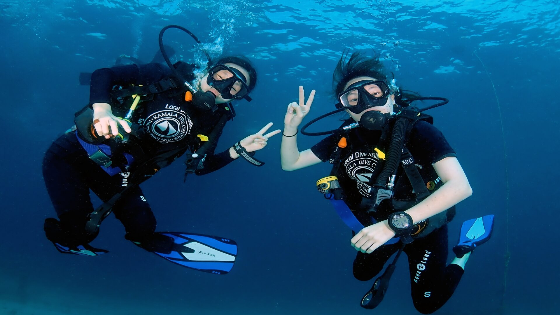 students on their open water diver course in phuket